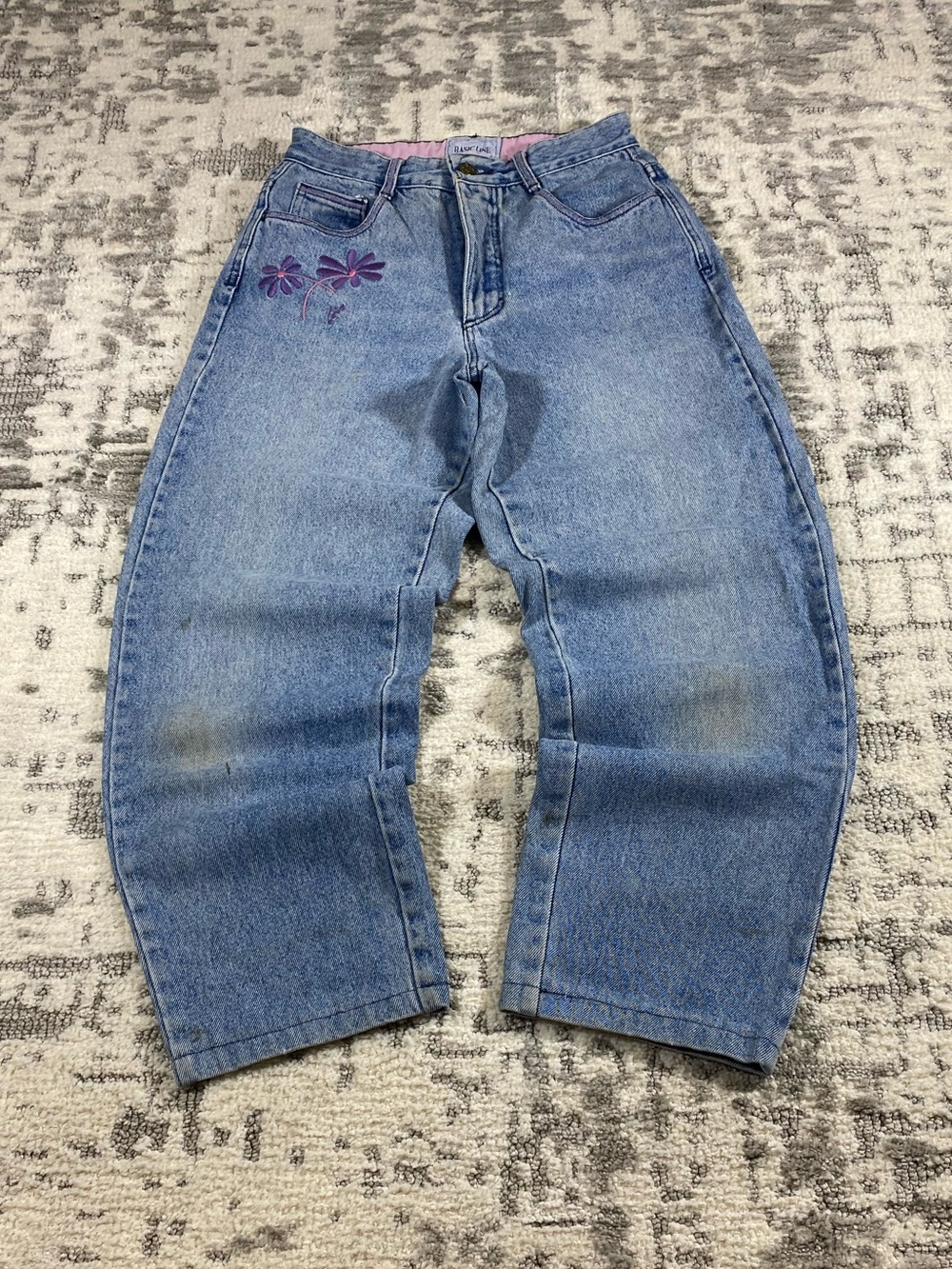 Vintage Basic Line Embroidered Flowers Jeans
